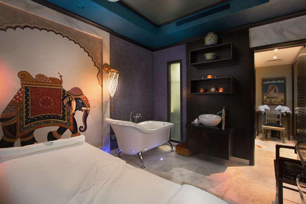 Hotel Radisson Blu Hotel. Media