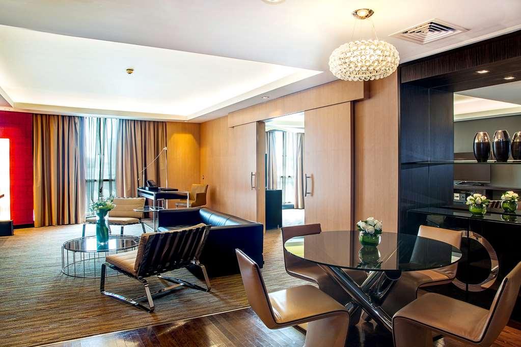 Radisson Blu Hotel. Media