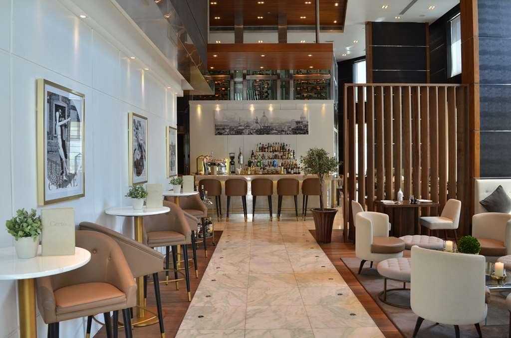 Hotel Radisson Blu Hotel. Media *